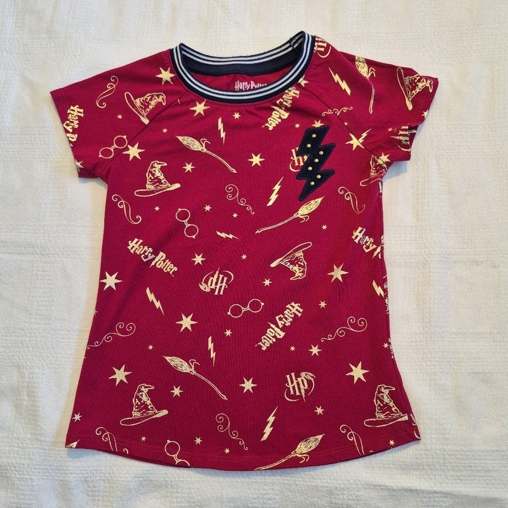 Harry Potter size Small 6/6X short sleeve deep red with gold print shirt VGUC